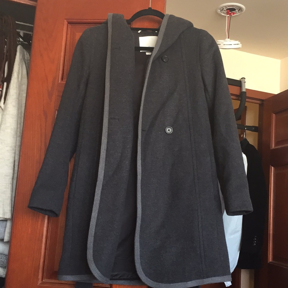 Coat with tie and hood